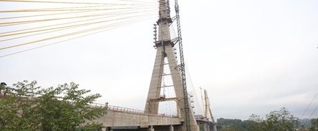 Tramo central del Puente de la Integración está a 76,8 metros de unirse